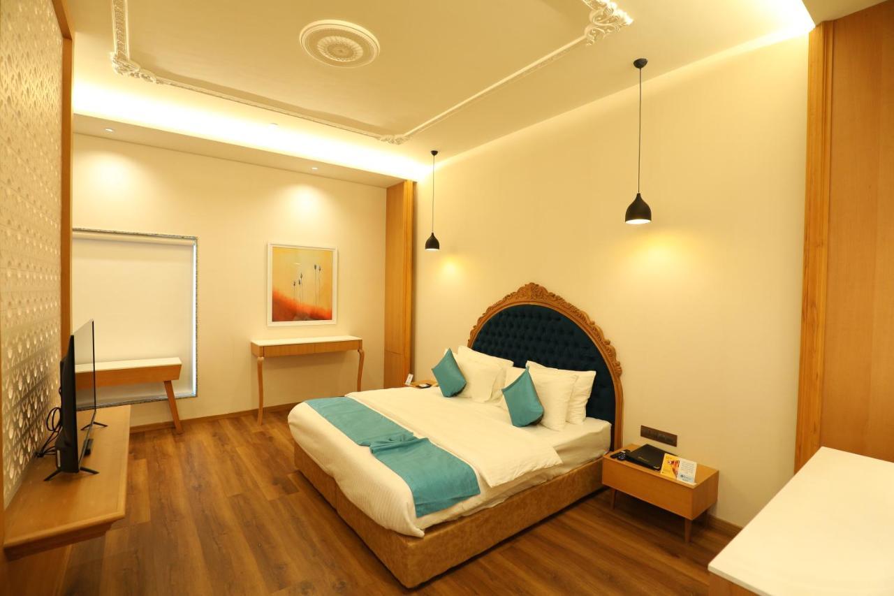 Hotel Blueivy Ānand Kültér fotó