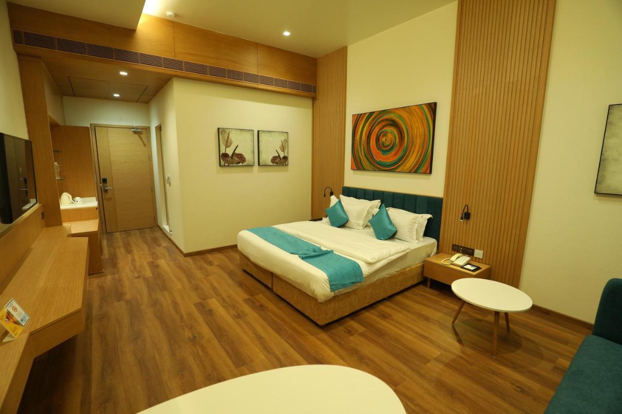 Hotel Blueivy Ānand Kültér fotó