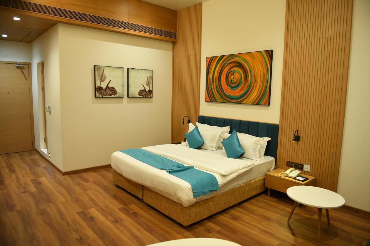 Hotel Blueivy Ānand Kültér fotó