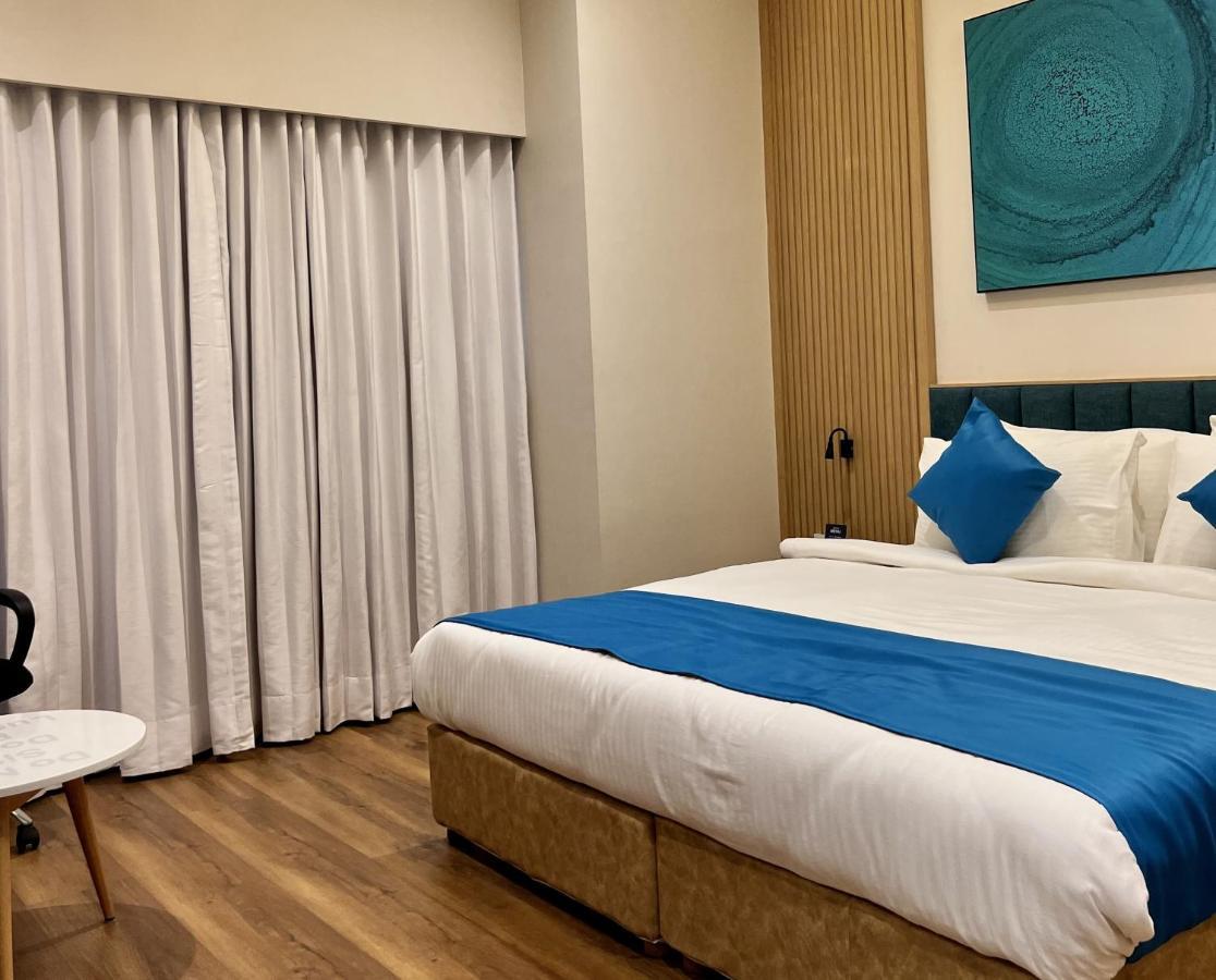Hotel Blueivy Ānand Kültér fotó
