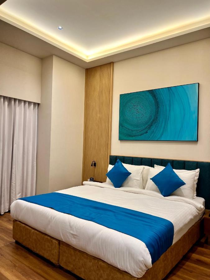 Hotel Blueivy Ānand Kültér fotó