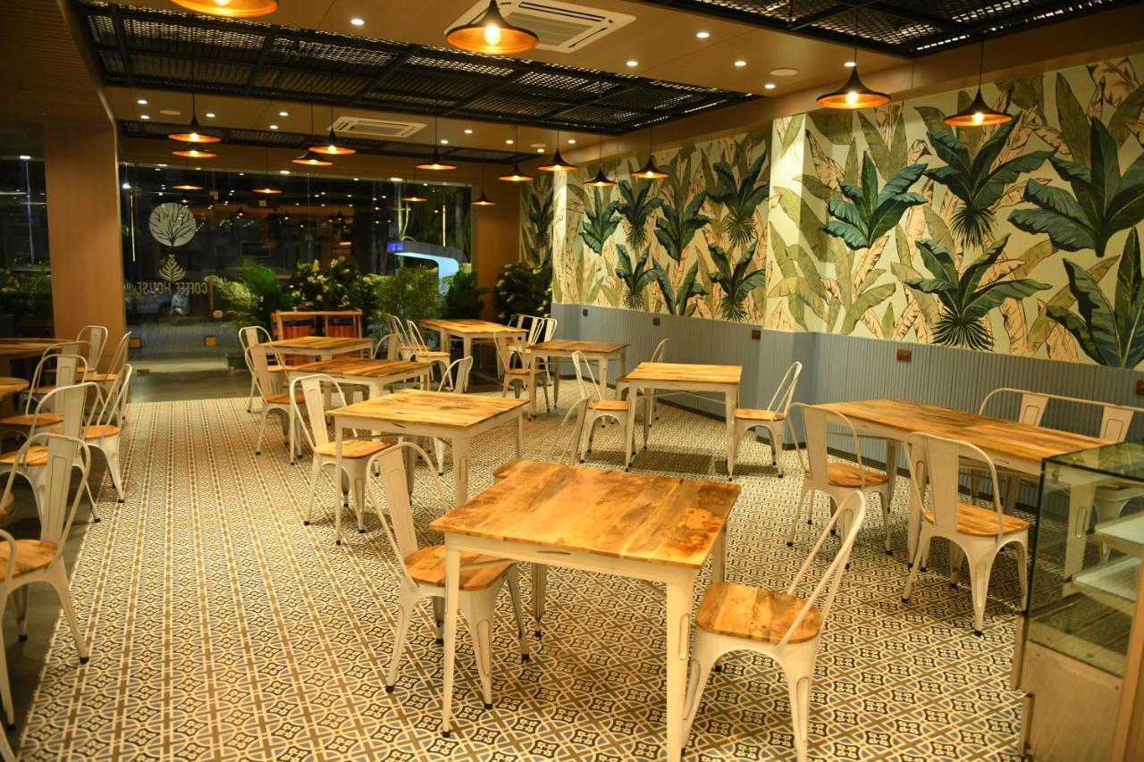 Hotel Blueivy Ānand Kültér fotó