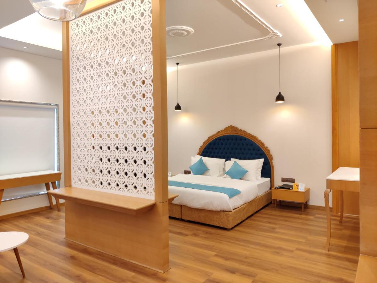 Hotel Blueivy Ānand Kültér fotó