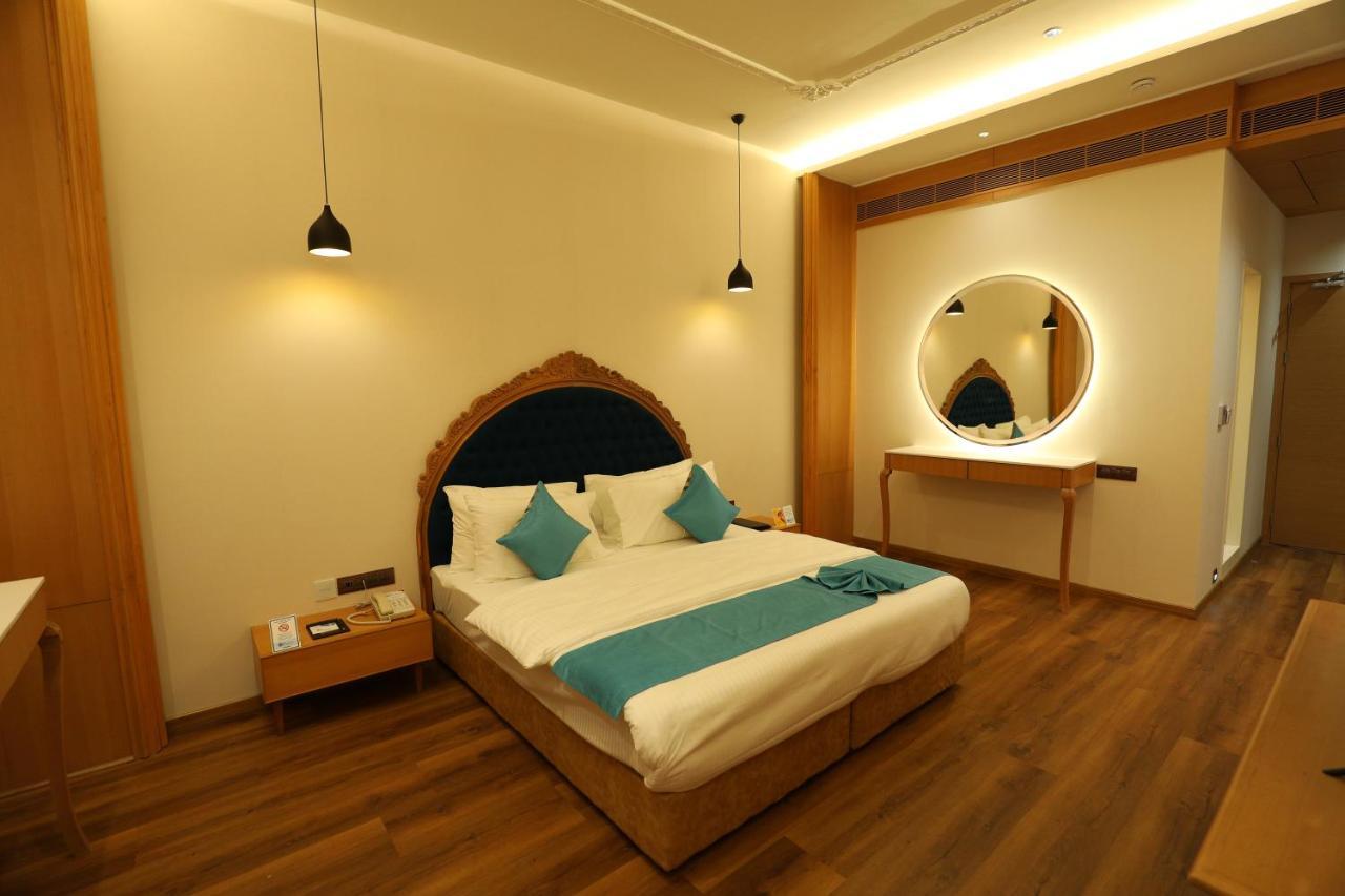 Hotel Blueivy Ānand Kültér fotó