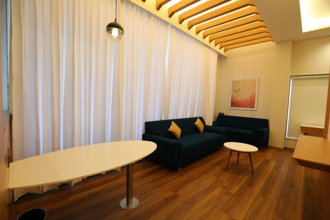 Hotel Blueivy Ānand Kültér fotó