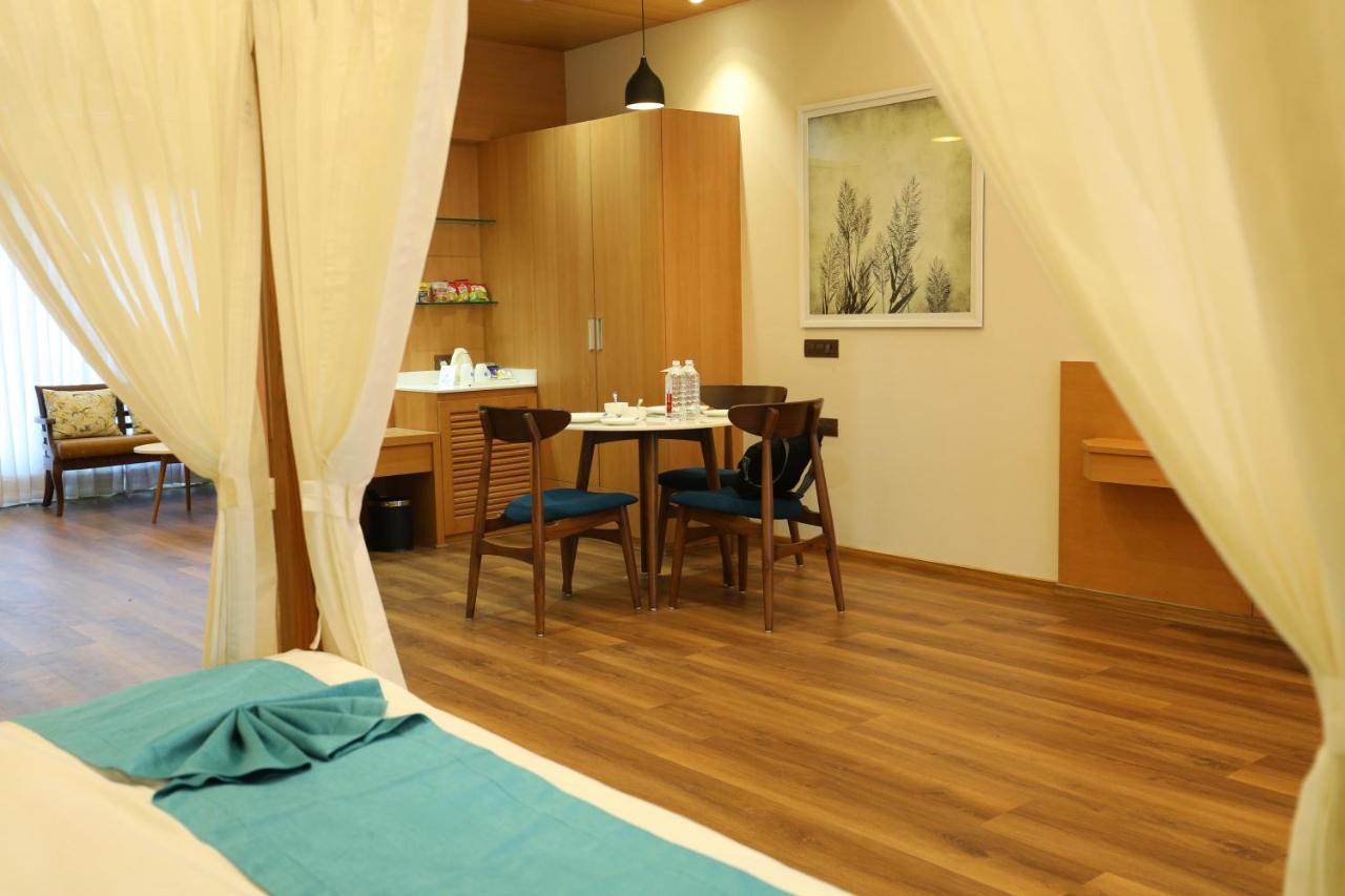Hotel Blueivy Ānand Kültér fotó