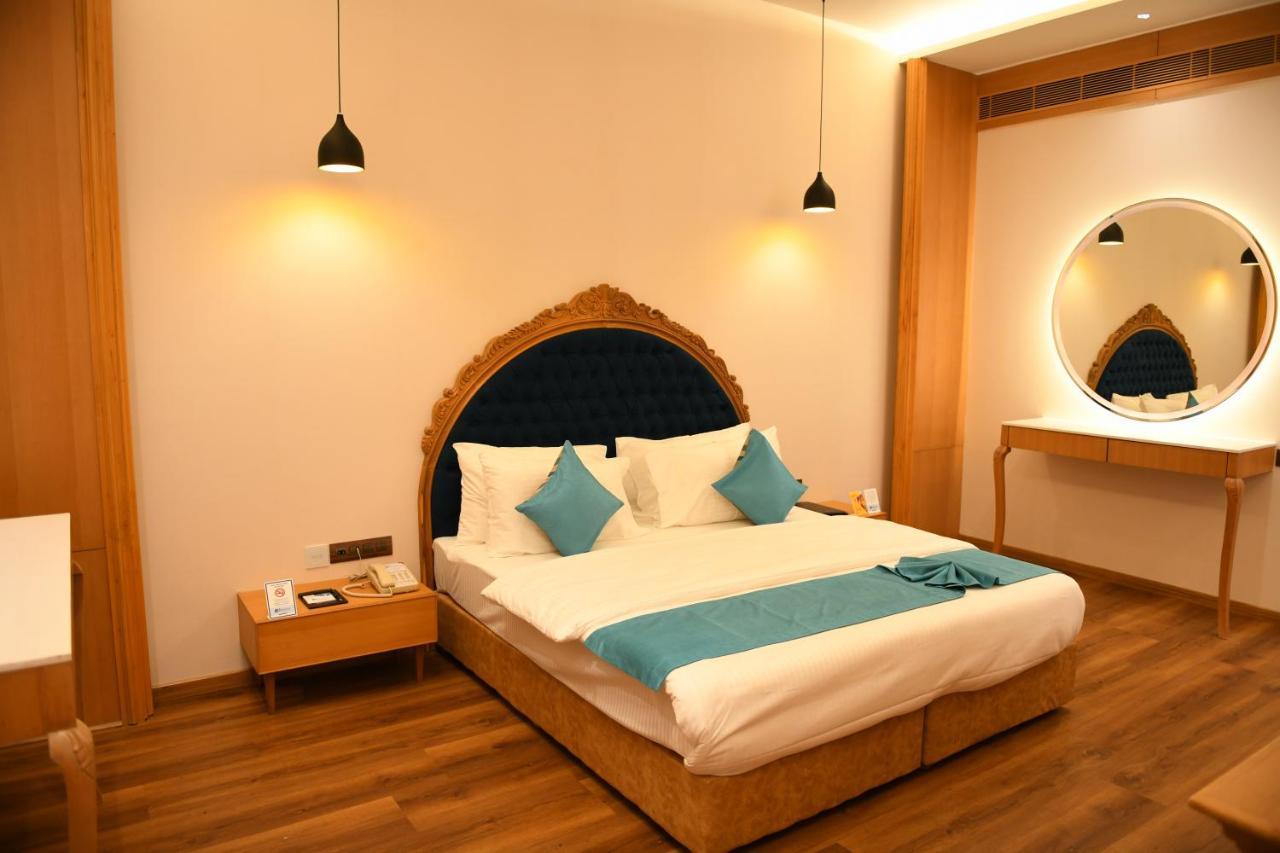 Hotel Blueivy Ānand Kültér fotó